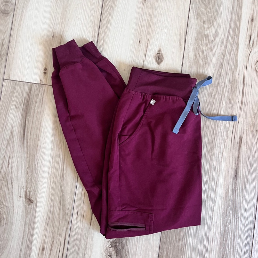 Figs Zamora joggers burgundy maroon